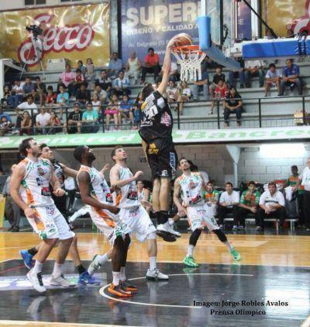 Ol�mpico logr� una ajustada victoria ante Estudiantes de Concordia y qued� cerca del S�per 8