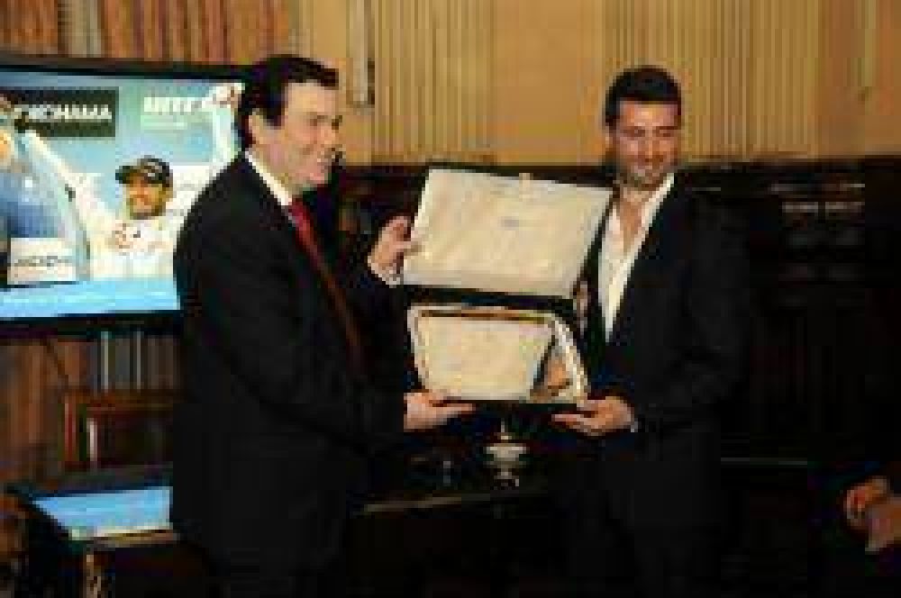 El senador Zamora distingui� a �Pechito� L�pez