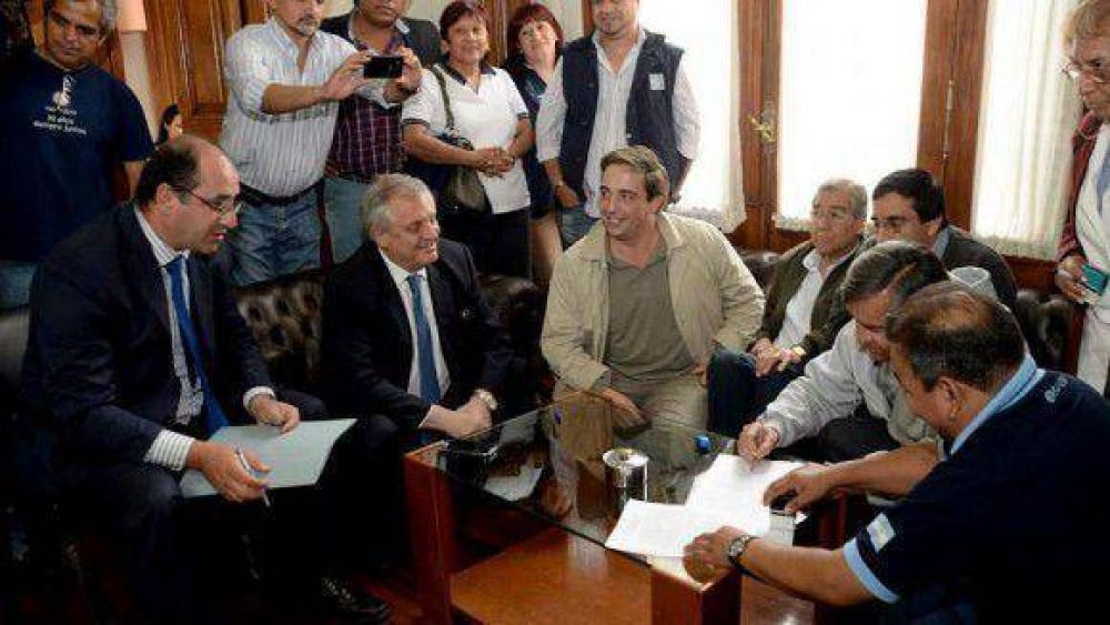 Estatales acordaron un bono de fin de a�o de $1750