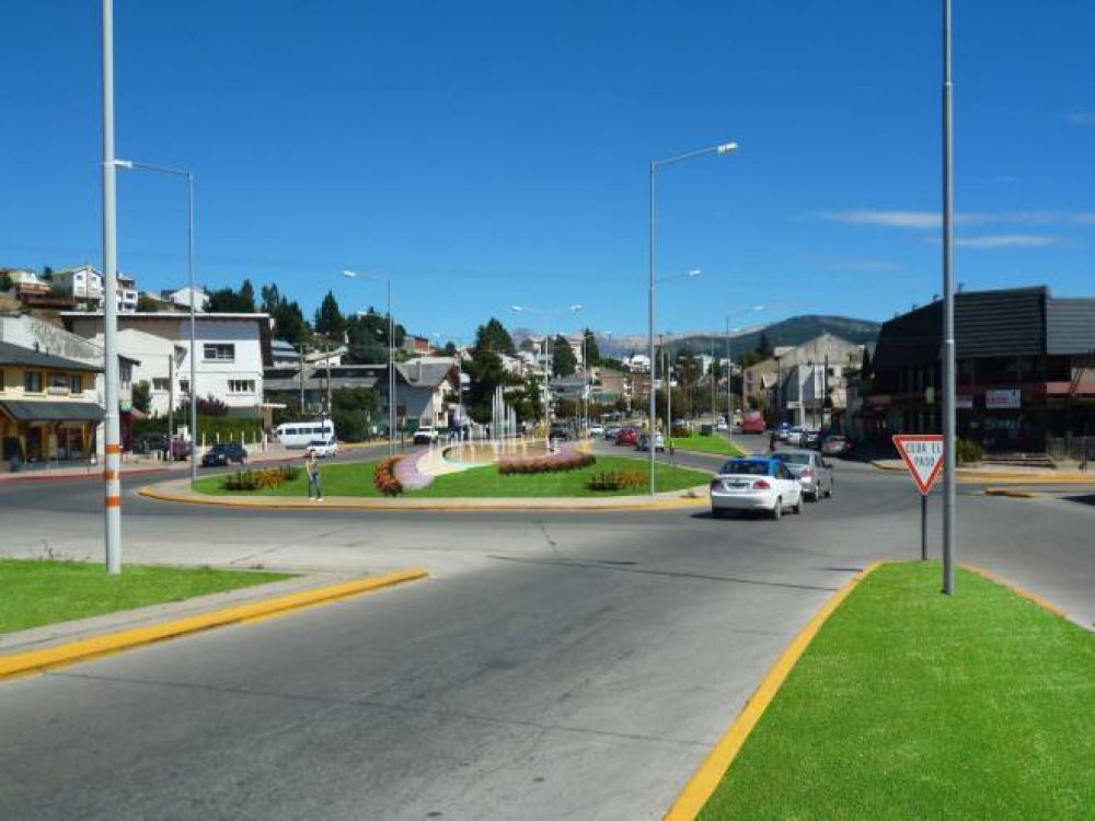 Construyen fuente en la rotonda de �ireco
