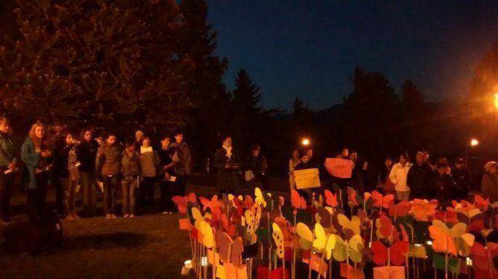 Emotiva vigilia por las v�ctimas de femicidio