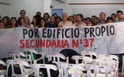 Reclaman la construcci�n de una escuela secundaria en Arana