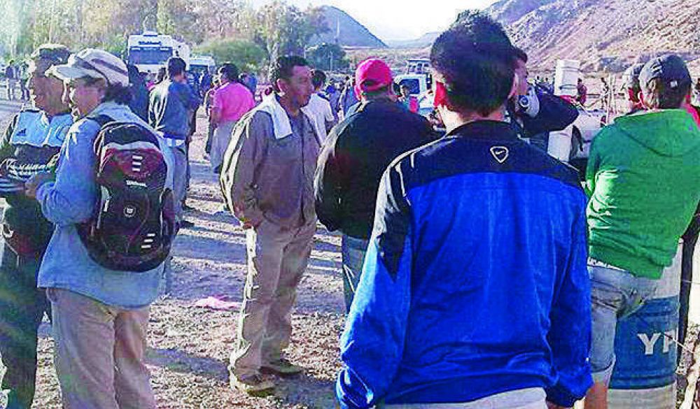 Obreros de la construcci�n cortaron la ruta 12 por trabajo