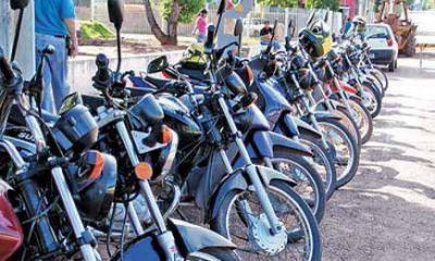 Realizan un relevamiento sobre la cantidad de motocicletas que estacionan en el microcentro
