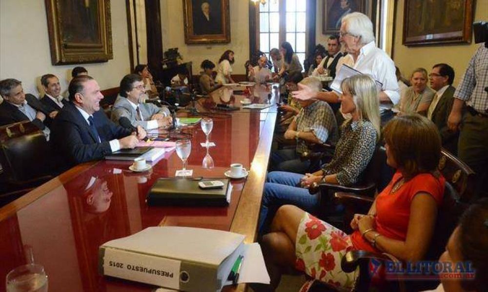 Colombi convoc� a extraordinarias y Vaz Torres analiz� el Presupuesto en el Senado