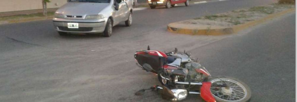 Imprudencia: auto giro a la izquierda en avenida y colision� con moto