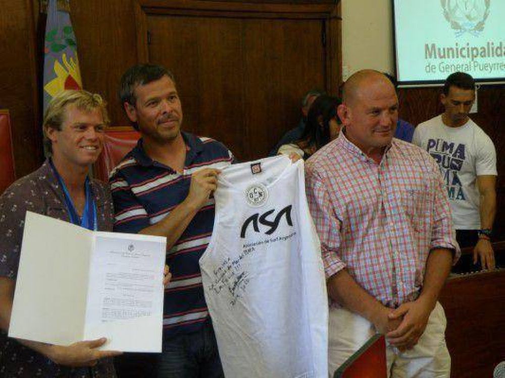 Reconocimiento a Lele Usuna y al Equipo Argentino de Surf