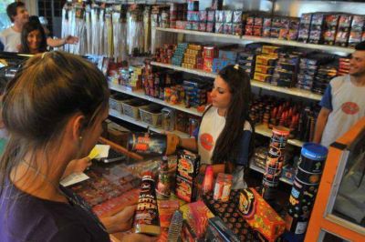 El intendente vet� la ordenanza y San Jos� del Rinc�n dej� de ser �territorio libre de pirotecnia�
