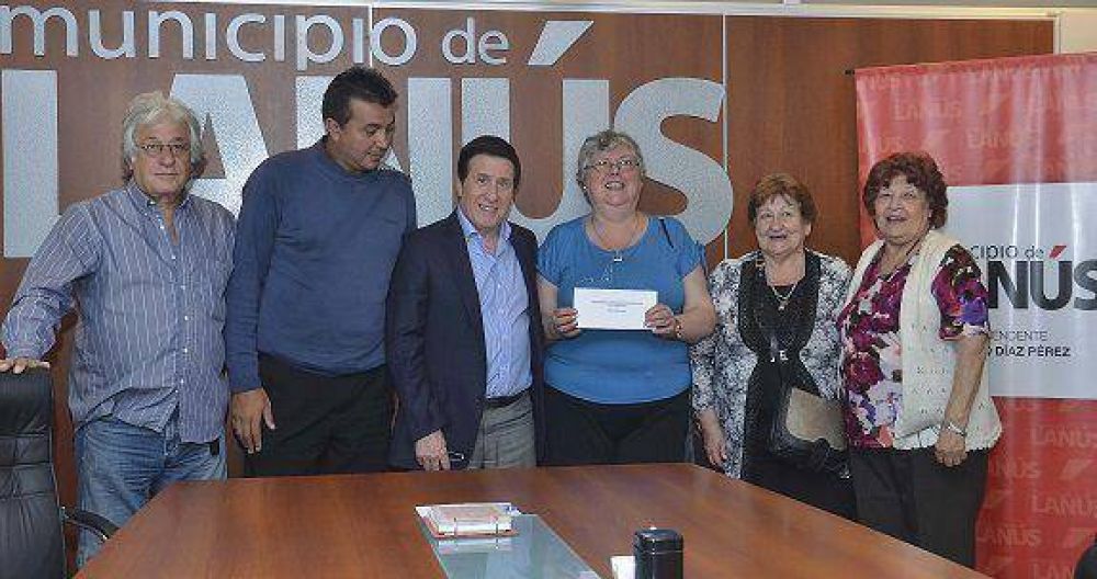 DIAZ P�REZ ENTREGO UN SUBSIDIO AL CENTRO DE JUBILADOS LA AMISTAD