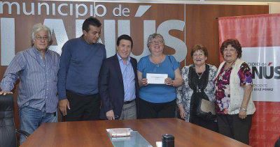DIAZ P�REZ ENTREGO UN SUBSIDIO AL CENTRO DE JUBILADOS LA AMISTAD