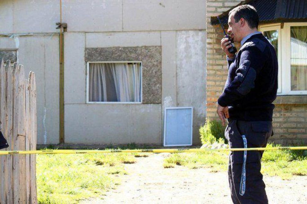 Polic�a que mat� a su pareja �estaba ahogado de deudas�