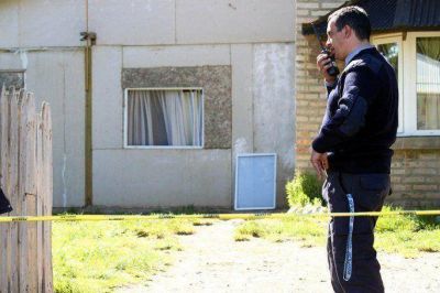 Polic�a que mat� a su pareja �estaba ahogado de deudas�
