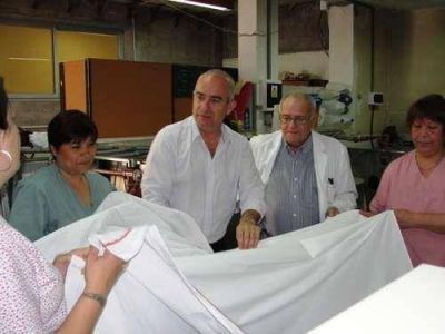 Echeverr�a present� nuevo equipamiento en el Hospital