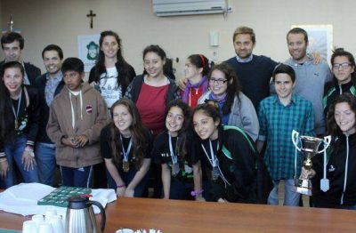 Sciurano entreg� reconocimientos a los j�venes del CAAD y al Equipo Municipal de Futsal