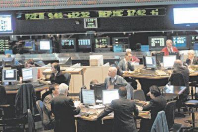 El d�lar ilegal perdi� casi $ 1 en el mes