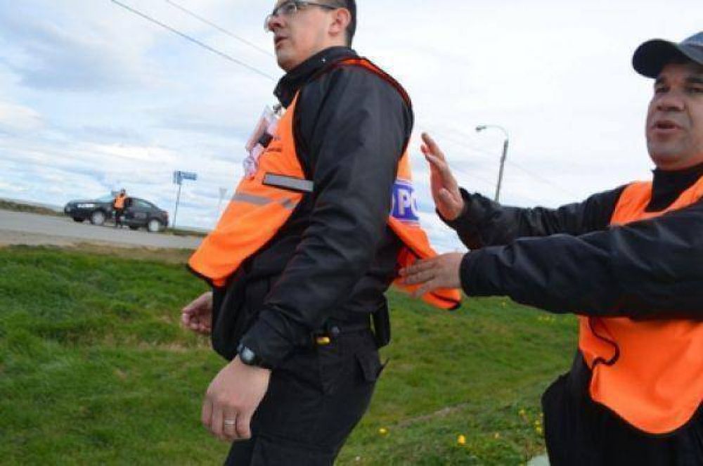 La PSA agredi� a un periodista que intent� acceder a pie a la zona del aeropuerto