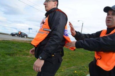 La PSA agredi� a un periodista que intent� acceder a pie a la zona del aeropuerto