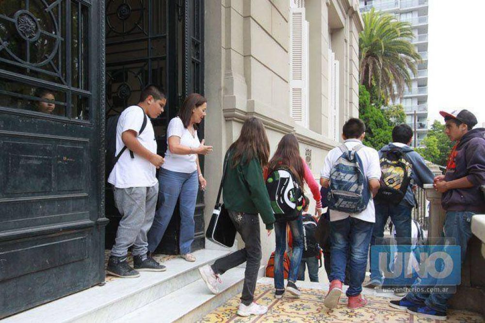 Preocupaci�n en escuelas por posibles cambios del calendario