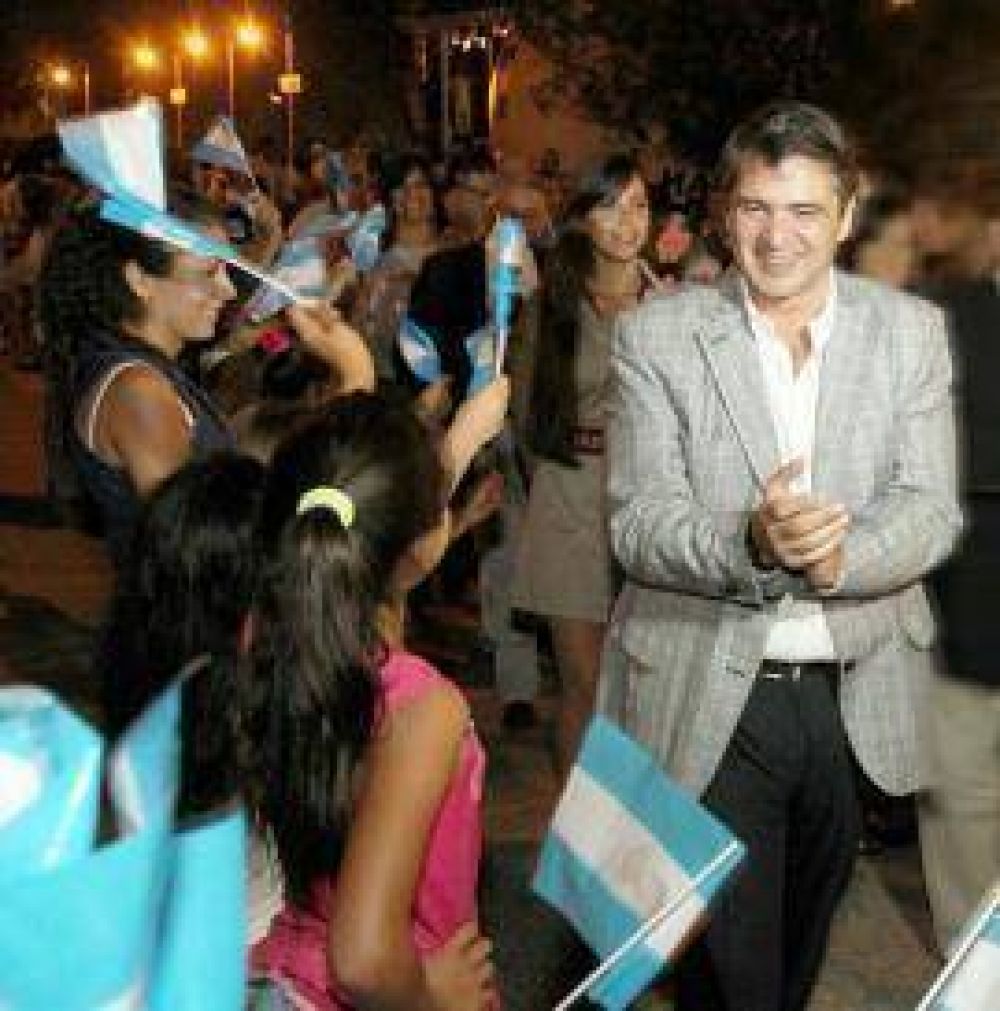 Racedo Arag�n camina Yerba Buena: es el oficialista con mejor imagen