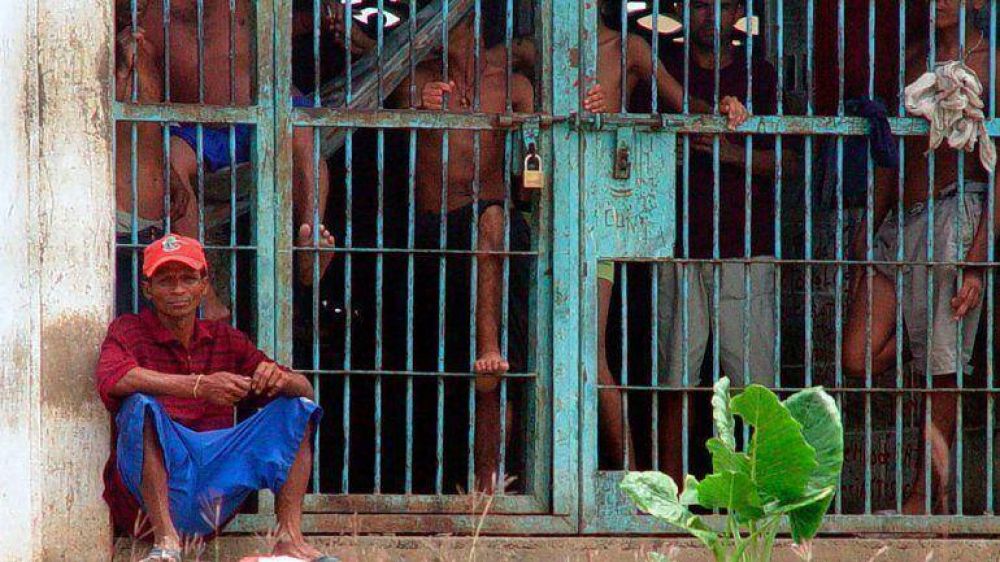 Venezuela: 13 muertos y 145 intoxicados en dos c�rceles durante una protesta de presos