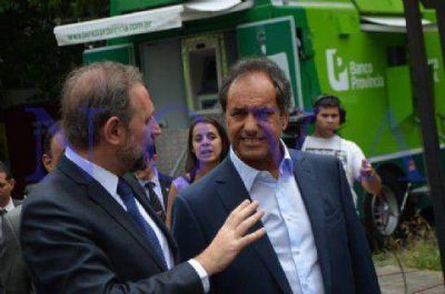 Banco con ruedas: presentaron m�viles que recorrer�n los distritos m�s peque�os de la Provincia 