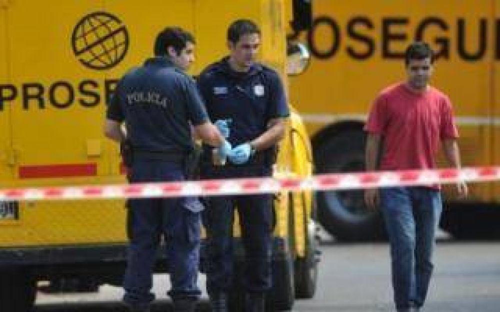 Asalto a blindado en La Plata: Detuvieron al chofer por ser 