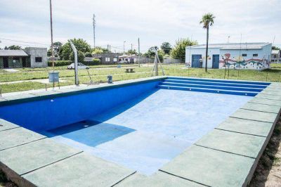 Inza recorri� las obras de la pileta del Barrio Monte Viggiano