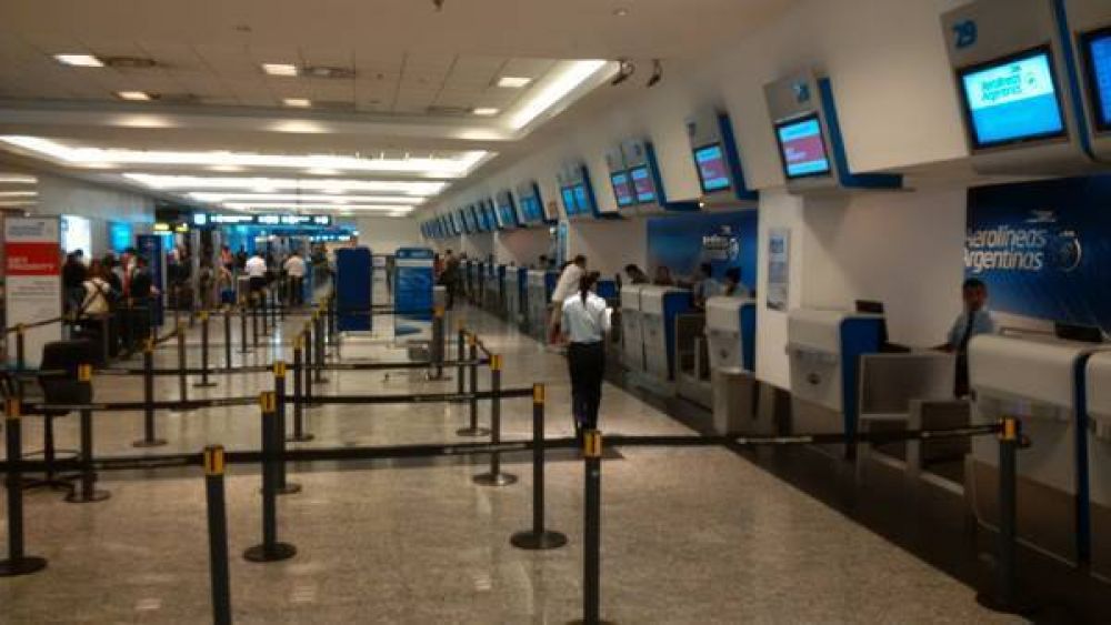 Aeroparque sigue con cancelaciones y demoras