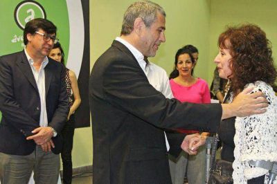 La Comuna entreg� herramientas de trabajo a microemprendedores locales