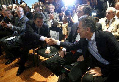 Los presidenciables de la oposici�n oyeron reclamos de empresarios