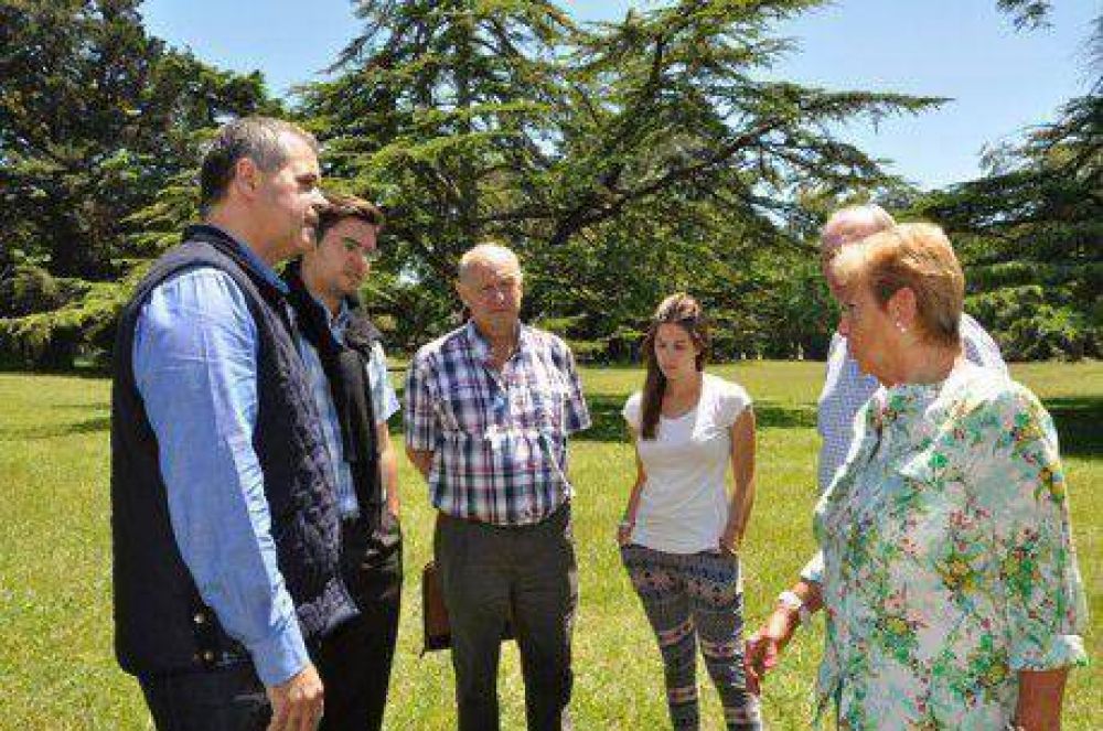 �Topo� Rodr�guez con la Sociedad Rural y la C�mara de Comercio de 30 de Agosto