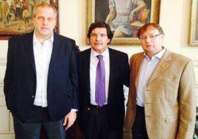 El lunes entregar�n m�s aulas digitales en Jun�n