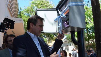 Inauguraron 13 nuevos sem�foros en esquinas de la ciudad