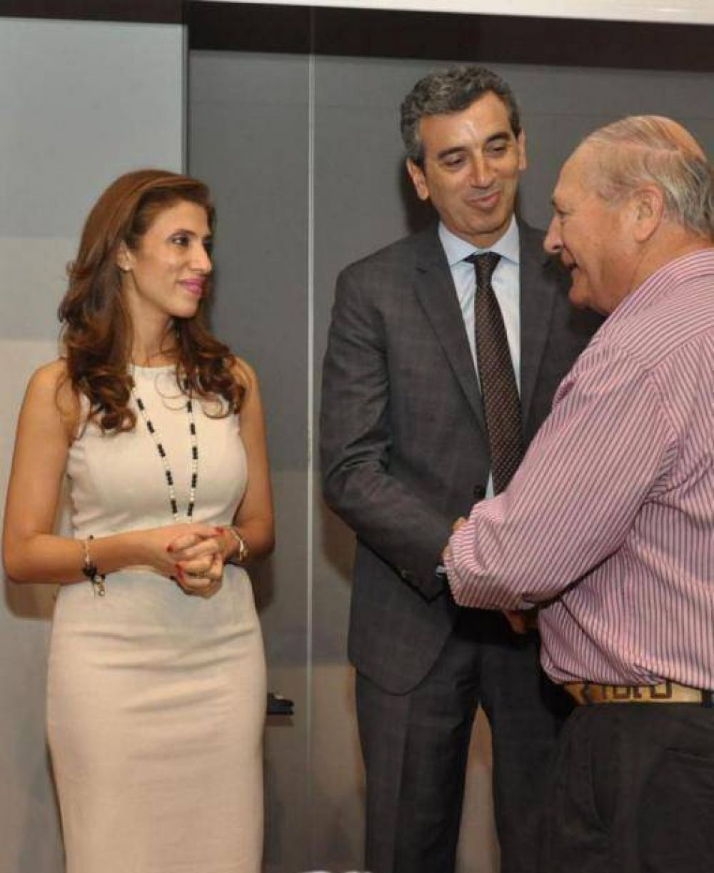 Firman convenios y entregan 233 subsidios a Ojo de Agua
