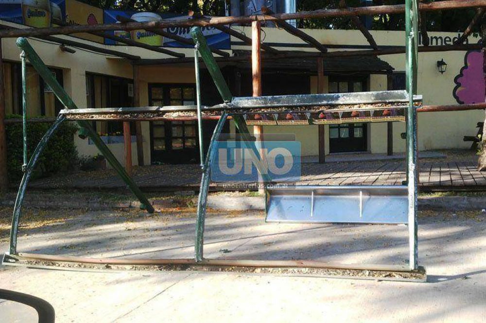 La Municipalidad de Paran� instala y renueva garitas de colectivo