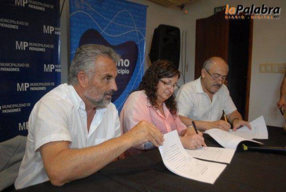 Curetti firm el contrato de inicio de obra de ampliacin del gasoducto que beneficiar a ms de 1500 familias de Villarino y Patagones