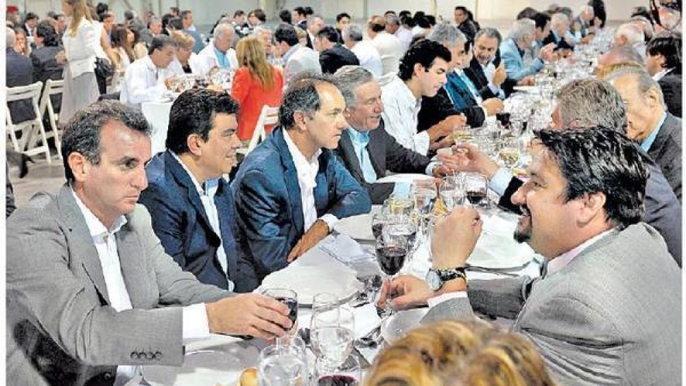 Cena cumbre del PJ: brindis electoral y faltazo de La Cmpora