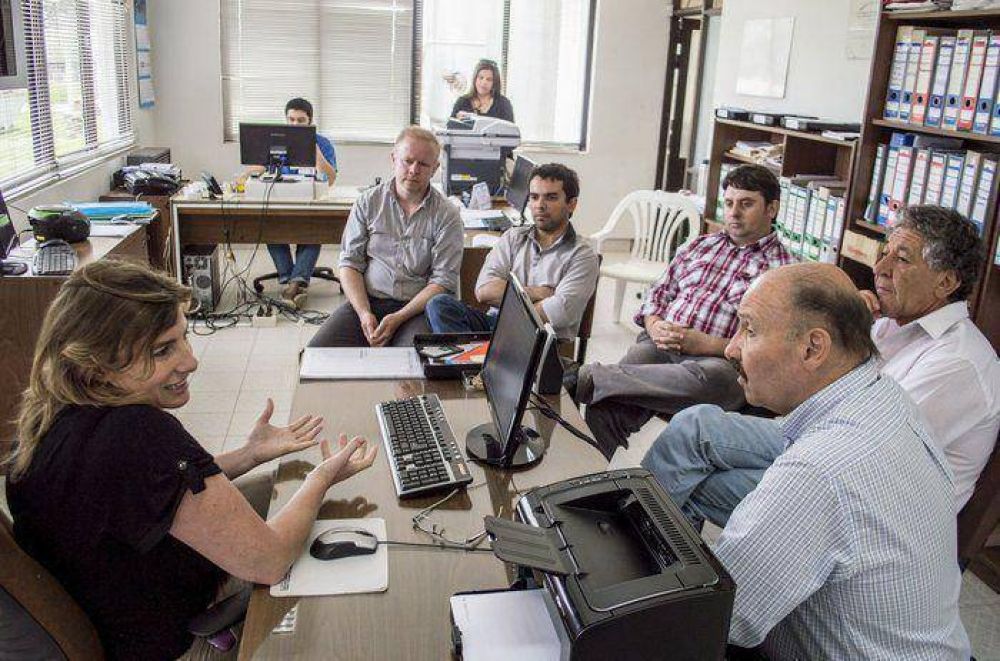 El intendente visit� la planta productiva de Luz Azul