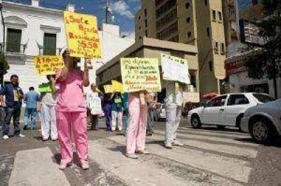 M�dicos residentes del San Juan Bautista no cobran desde junio