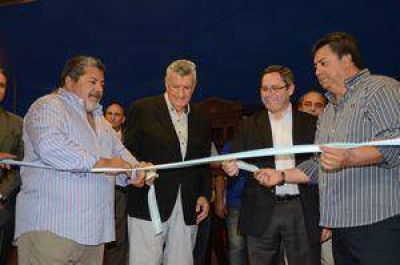  La UOCRA inaugur� su primer centro m�dico