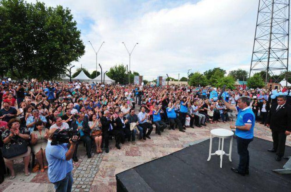 Poggi inici� la construcci�n de 640 viviendas m�s en Villa Mercedes