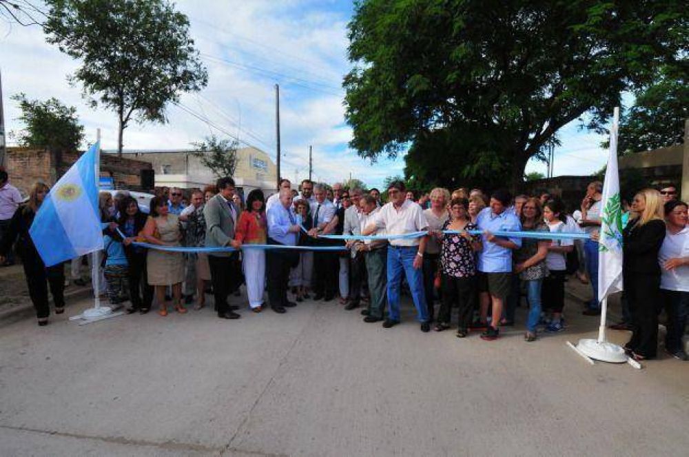 Poggi inaugur 13 cuadras de pavimento en el barrio Belgrano Norte