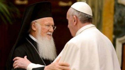 El papa Francisco inicia una visita diplom�tica y ecum�nica a Turqu�a