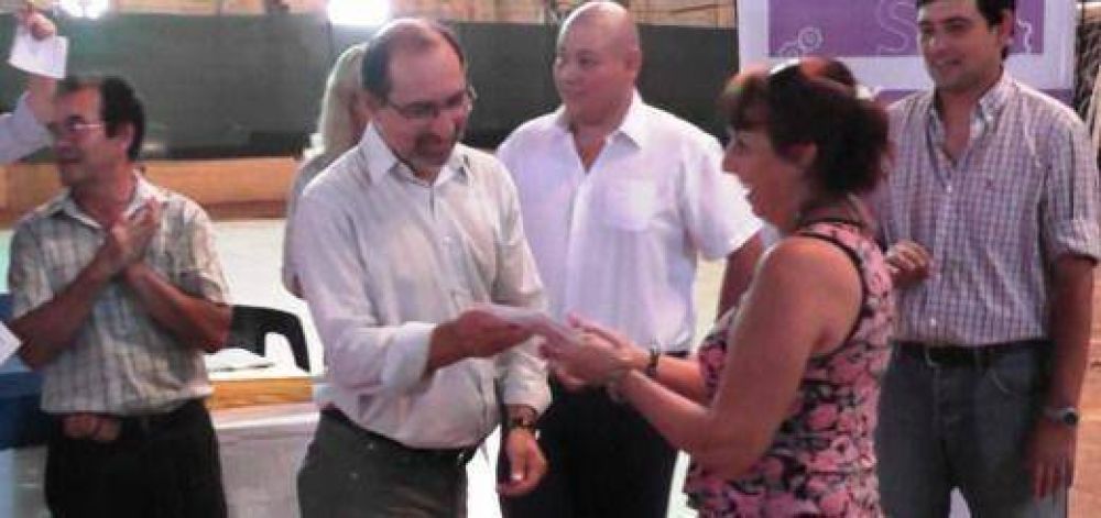 Entregaron microcr�ditos por m�s de 170 mil pesos a emprendedores de Eldorado