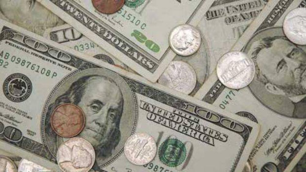 El d�lar oficial gan� medio centavo y el blue cay� a $ 13,10