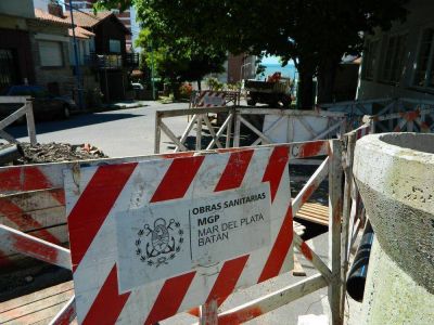 ZONA G�EMES: OBRAS SANITARIAS TRABAJA EN MEJORAS OPERATIVAS DE CONDUCTO CLOACAL