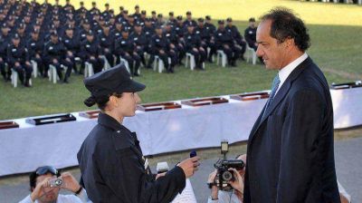 Scioli encabeza el egreso de 10.000 polic�as bonaerenses