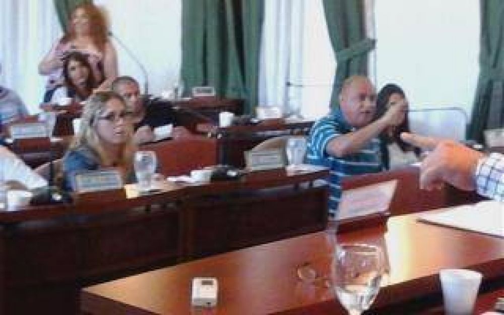 Esc�ndalo en Ensenada: Concejales de Secco aumentaron las tasas un 57%