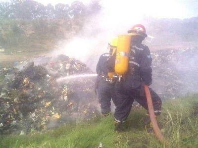 Incendio en el basural de Mones Caz�n