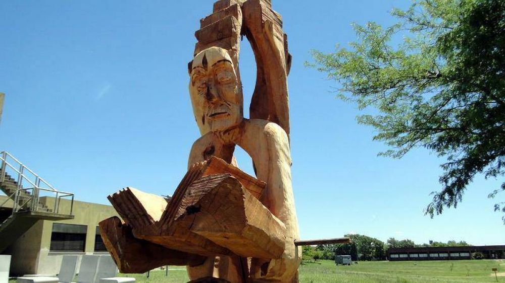 Ingenier�a cuenta con una escultura homenaje al conocimiento
